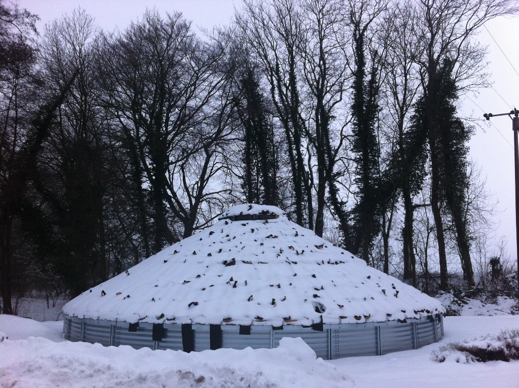Крыша силоса металического в испытании зимой